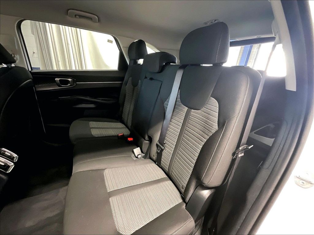 2023 Kia Sorento — photo 15