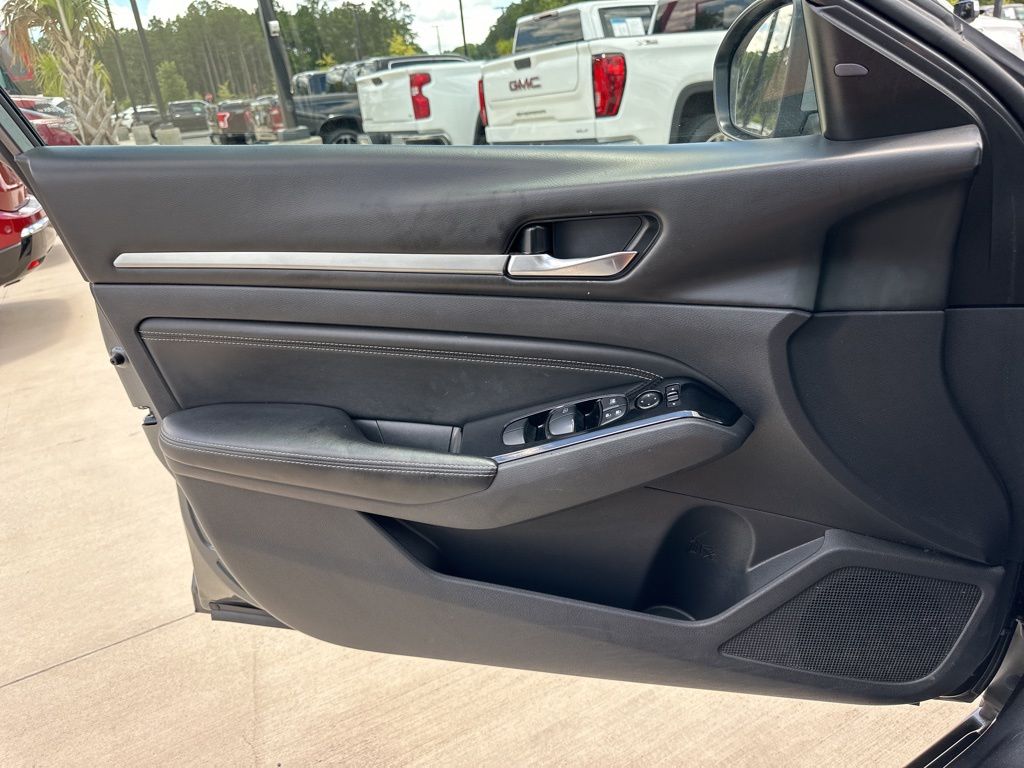 2021 Gun Metallic Nissan Altima 2.5 SV FWD Sedan