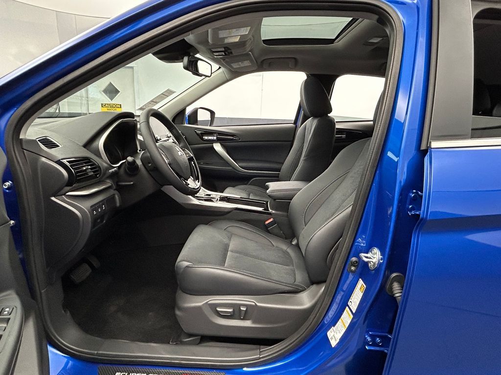 New 2026 Blue Metallic Mitsubishi SE image 46