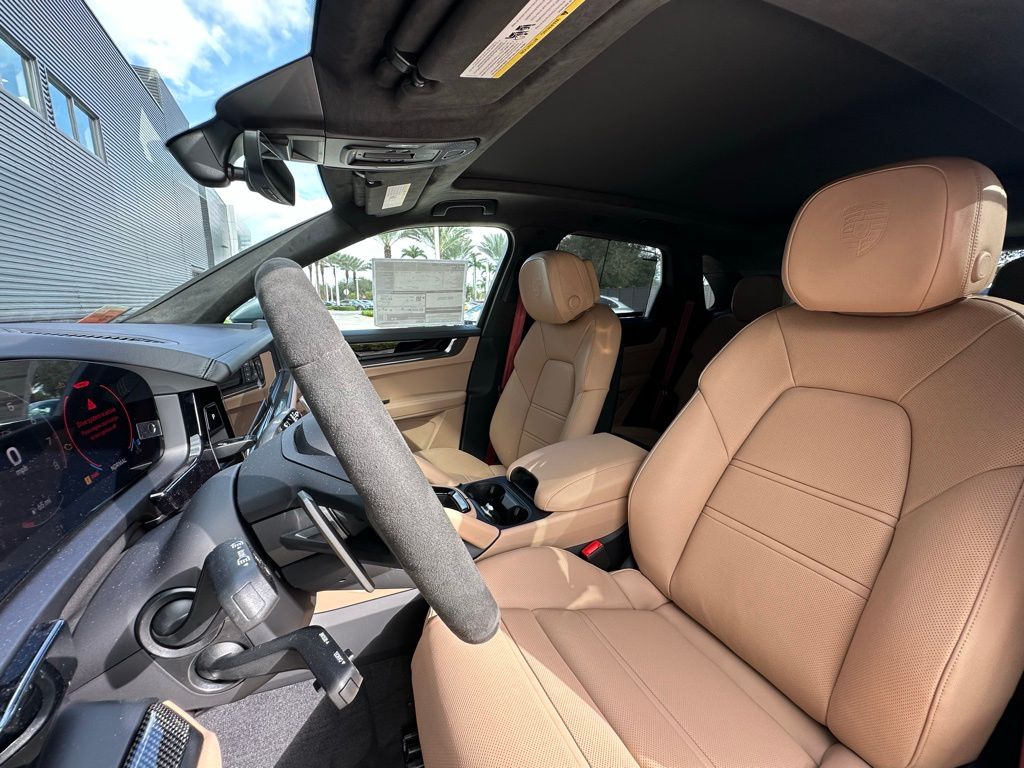 2025 Porsche Cayenne GTS 5