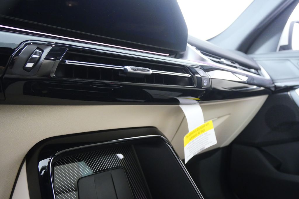 Thumbnail: 2025 BMW X1 - 19