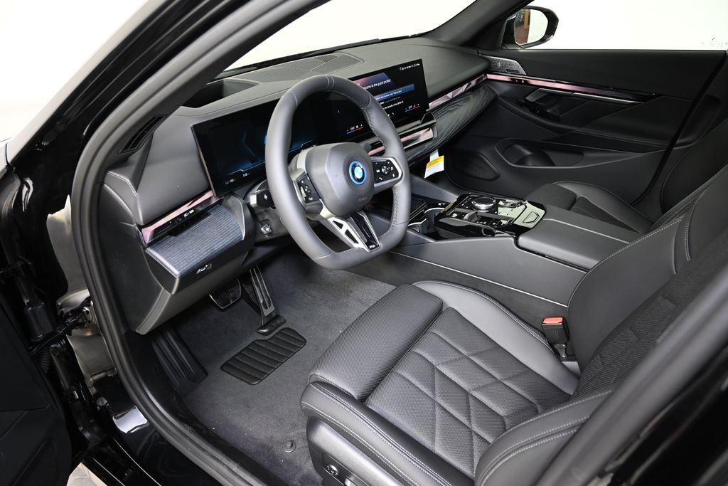Thumbnail: 2026 BMW i5 - 15