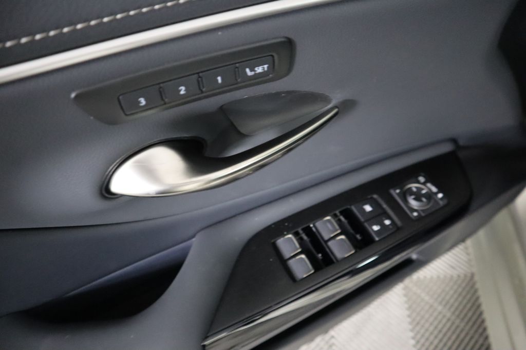 2025 Lexus ES Hybrid 300h 24