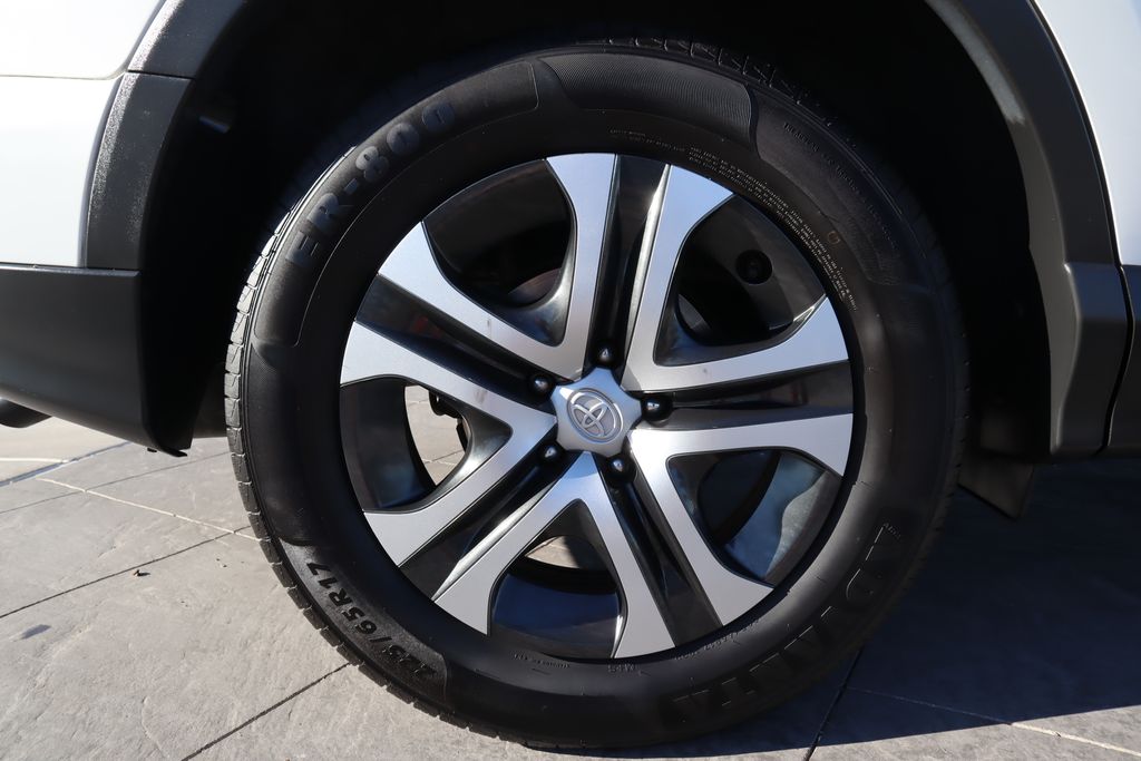 Thumbnail: 2017 Toyota RAV4 - 30