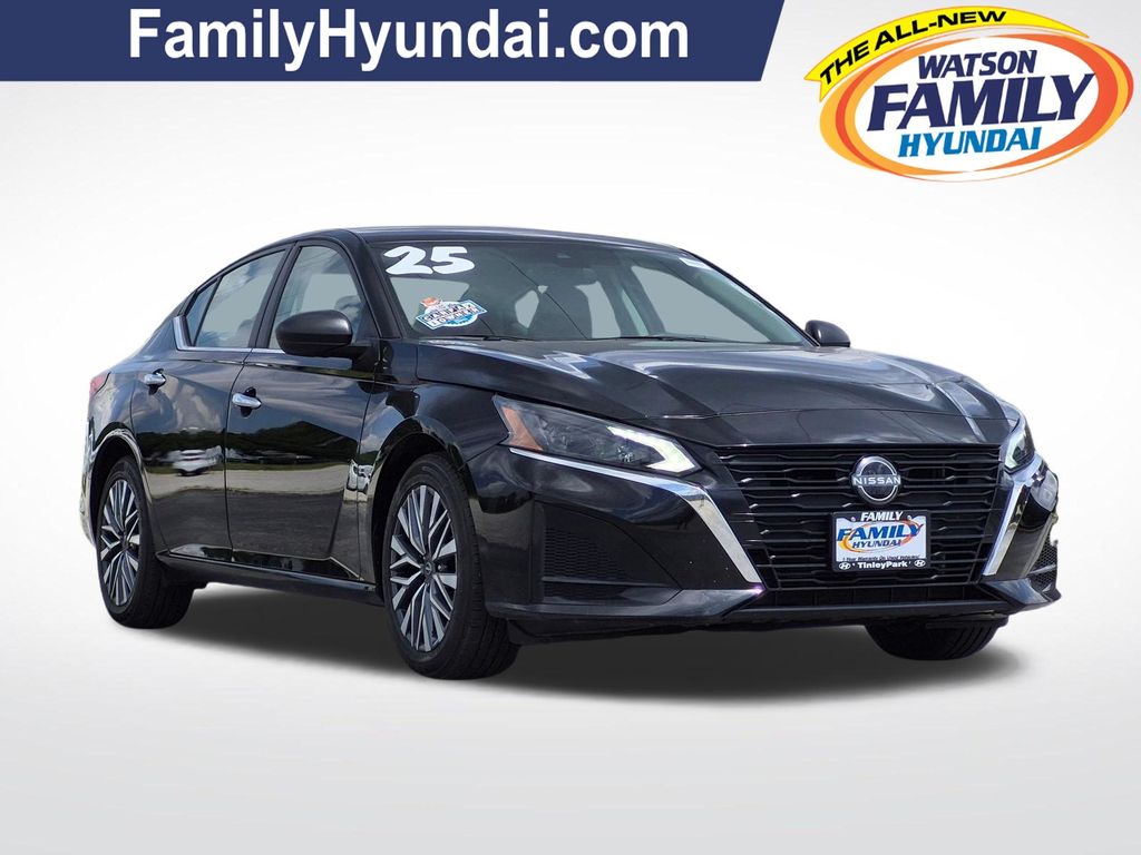 Super Black 2025 Nissan Altima Sedan Front-Wheel Drive Continuously Variable Transmission