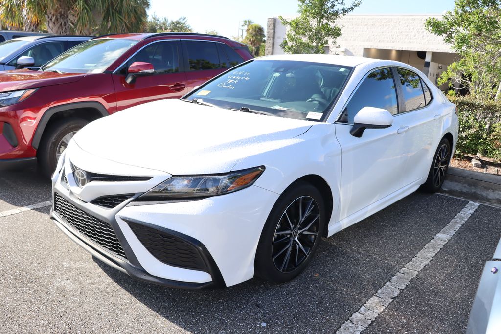 2021 Toyota Camry SE Hero Image