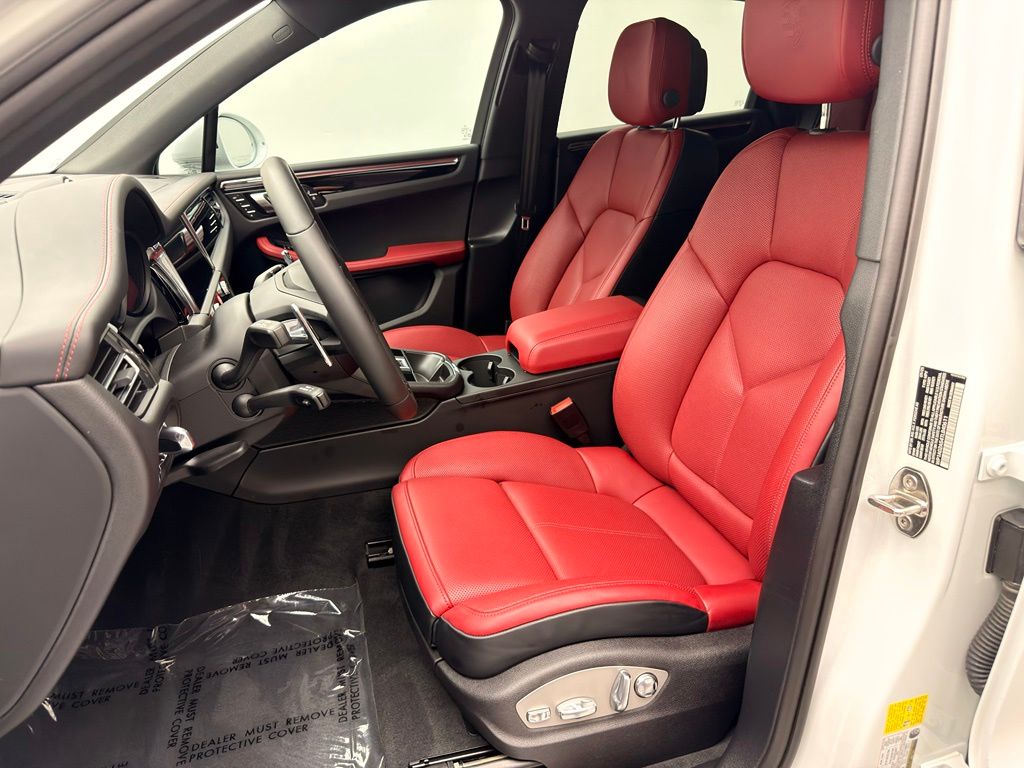 Thumbnail: 2026 Porsche Macan - 5