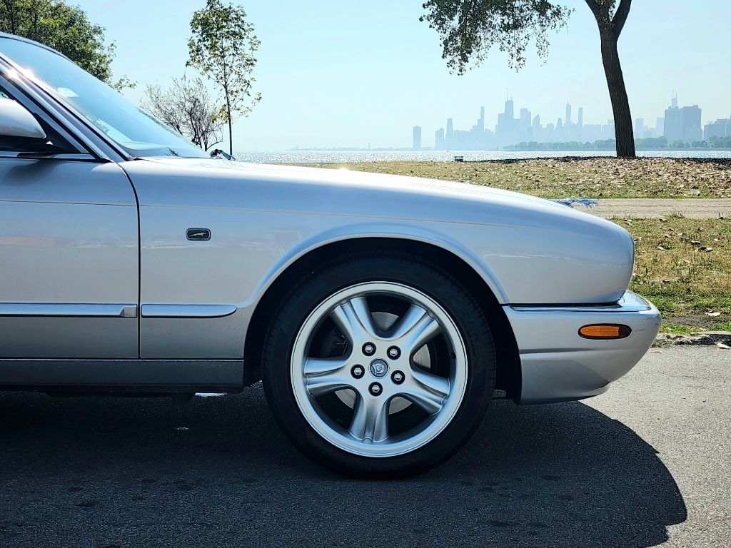 2002 Jaguar XJ8 Sport 24