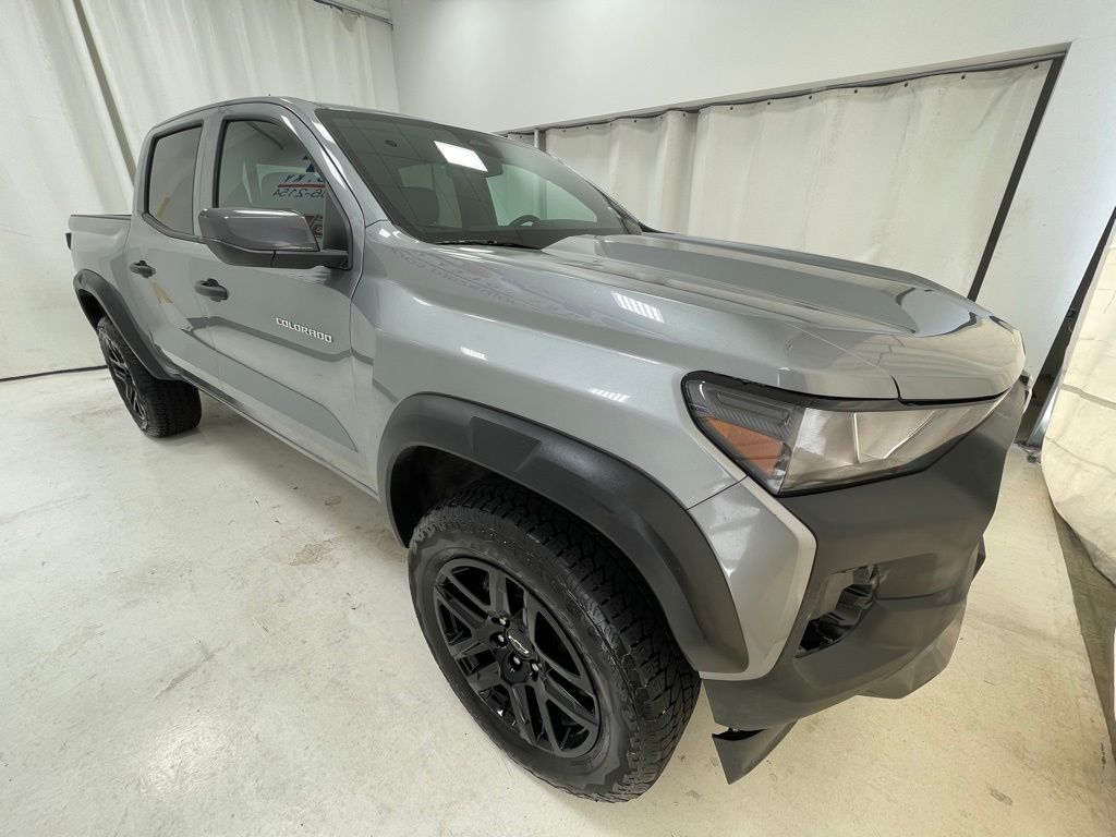 View vehicle photo 3