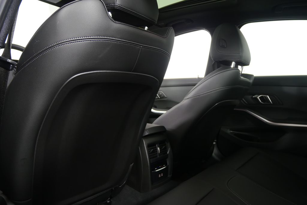 2024 BMW 3 Series 330i 16