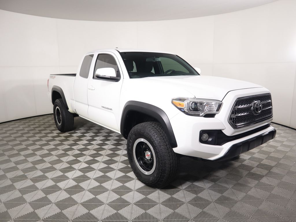 Thumbnail: 2017 Toyota Tacoma - 3