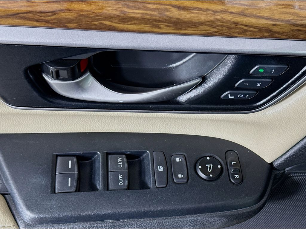 Thumbnail: 2018 Honda CR-V - 17