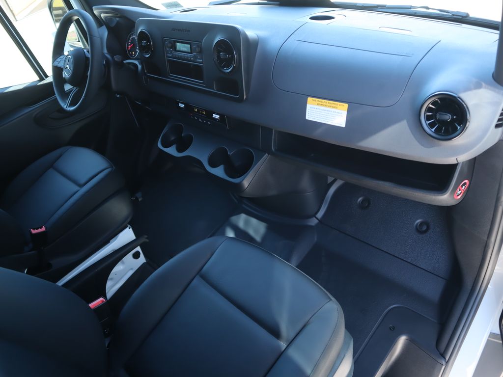 Thumbnail: 2025 Mercedes-Benz Sprinter - 17