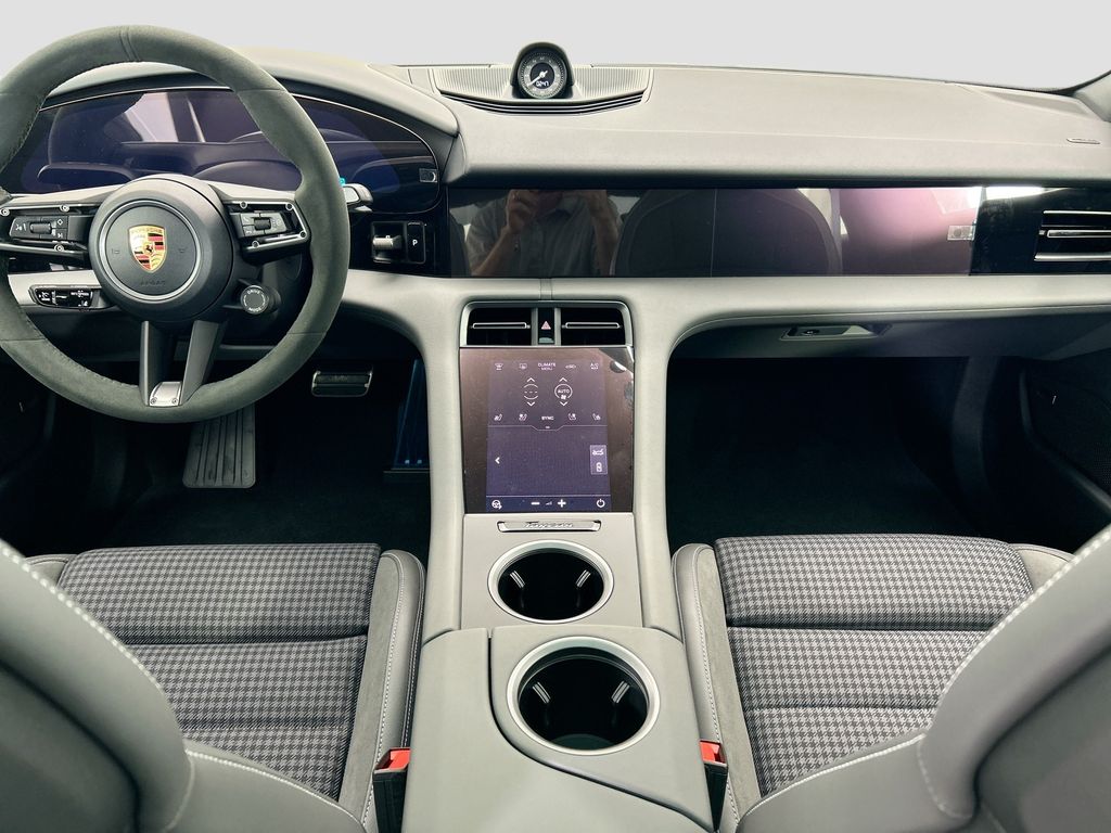 Thumbnail: 2026 Porsche Taycan - 16