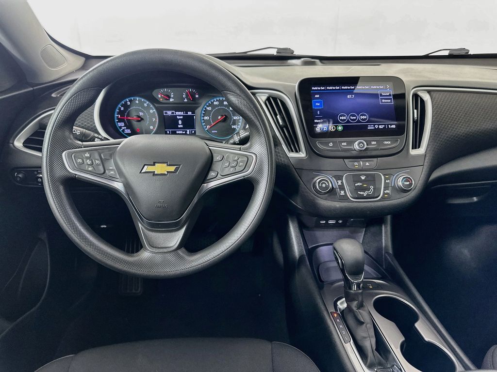 Thumbnail: 2024 Chevrolet Malibu - 21
