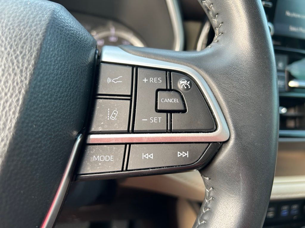 2022 Toyota Highlander XLE 19