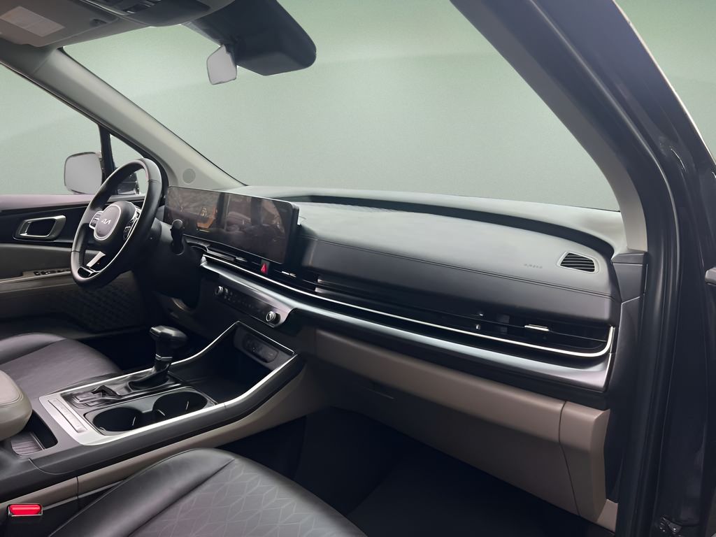 Used 2025 Kia Carnival Van