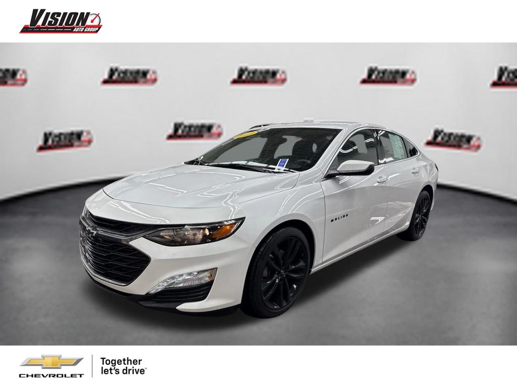 White 2025 Chevrolet Malibu LT with 1LT FWD Sedan Front-Wheel Drive Continuously Variable Transmission
