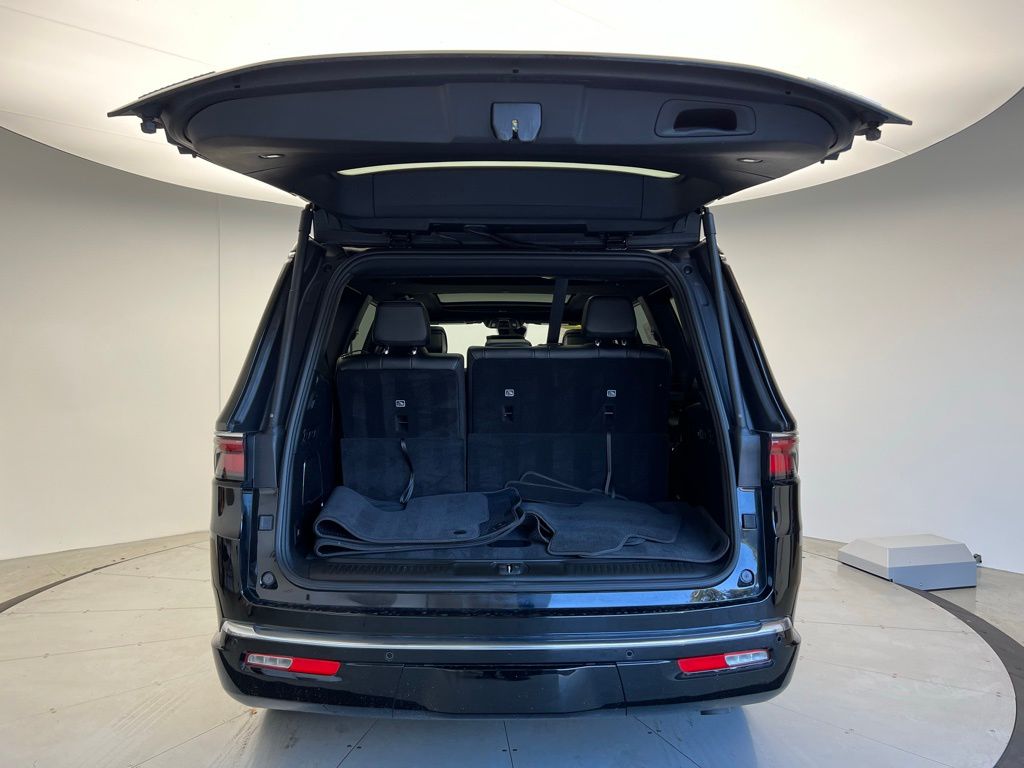 Thumbnail: 2023 Jeep Wagoneer - 5