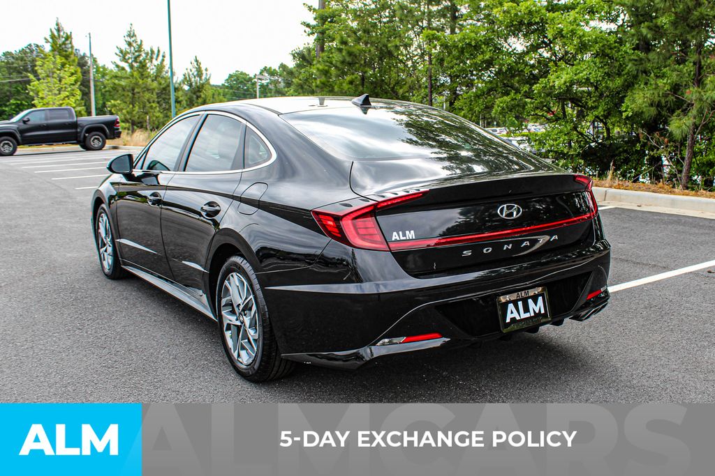 Used 2023 Black Hyundai SEL image 4