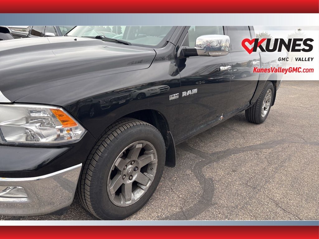 Brilliant Black Crystal Pearlcoat 2009 Dodge RAM 1500 Laramie Crew Cab 4WD Pickup Truck Four-Wheel Drive 5-Speed Automatic