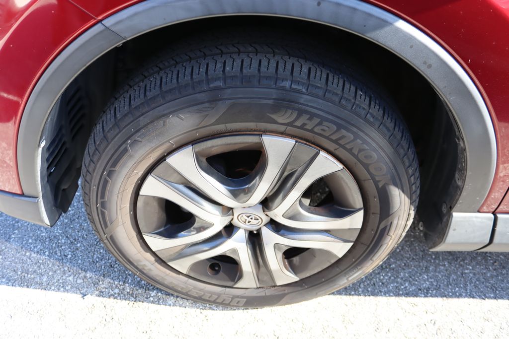 Thumbnail: 2018 Toyota RAV4 - 4