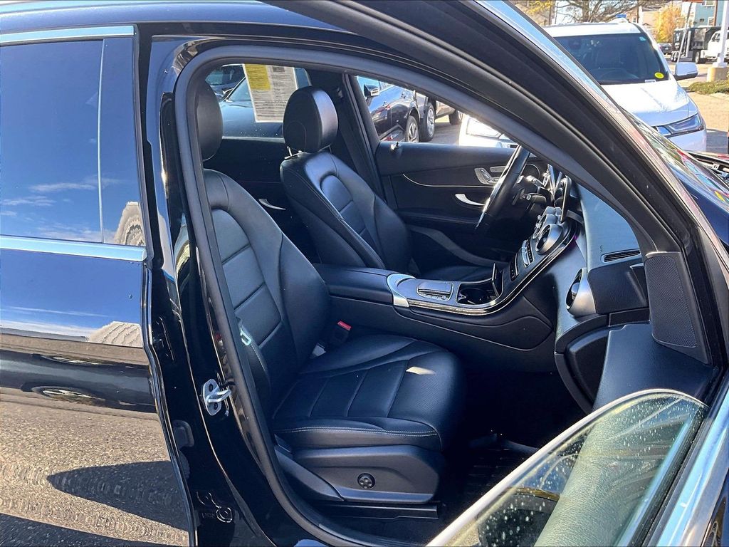 2022 Mercedes-Benz GLC — photo 11