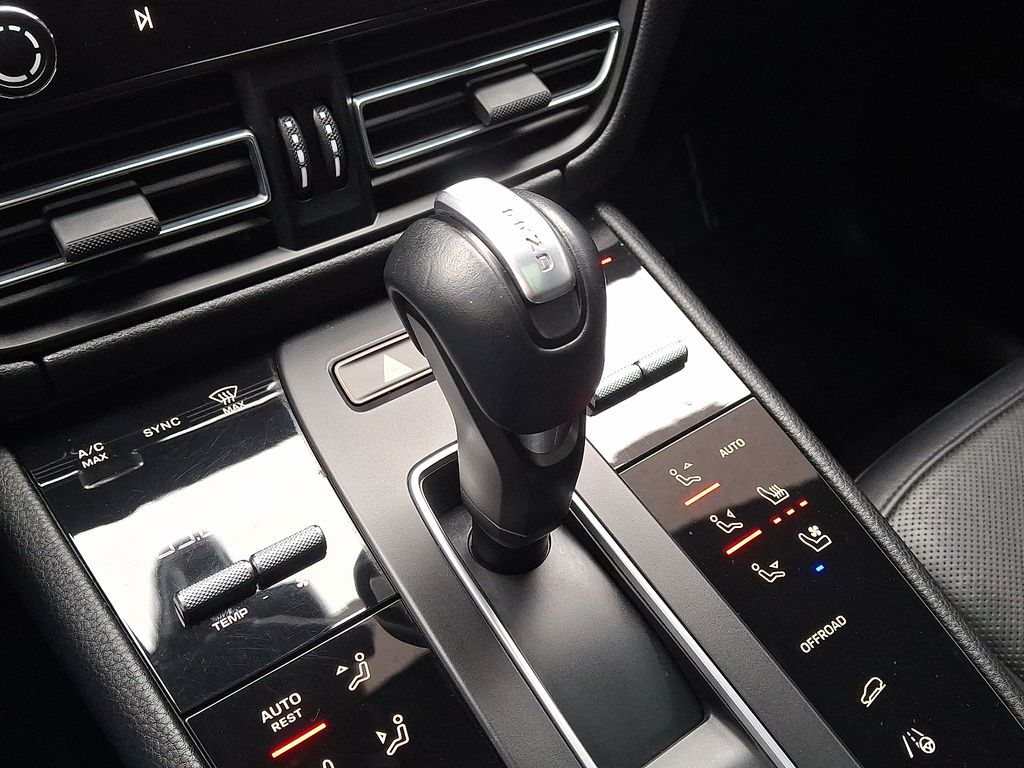 Thumbnail: 2022 Porsche Macan - 15