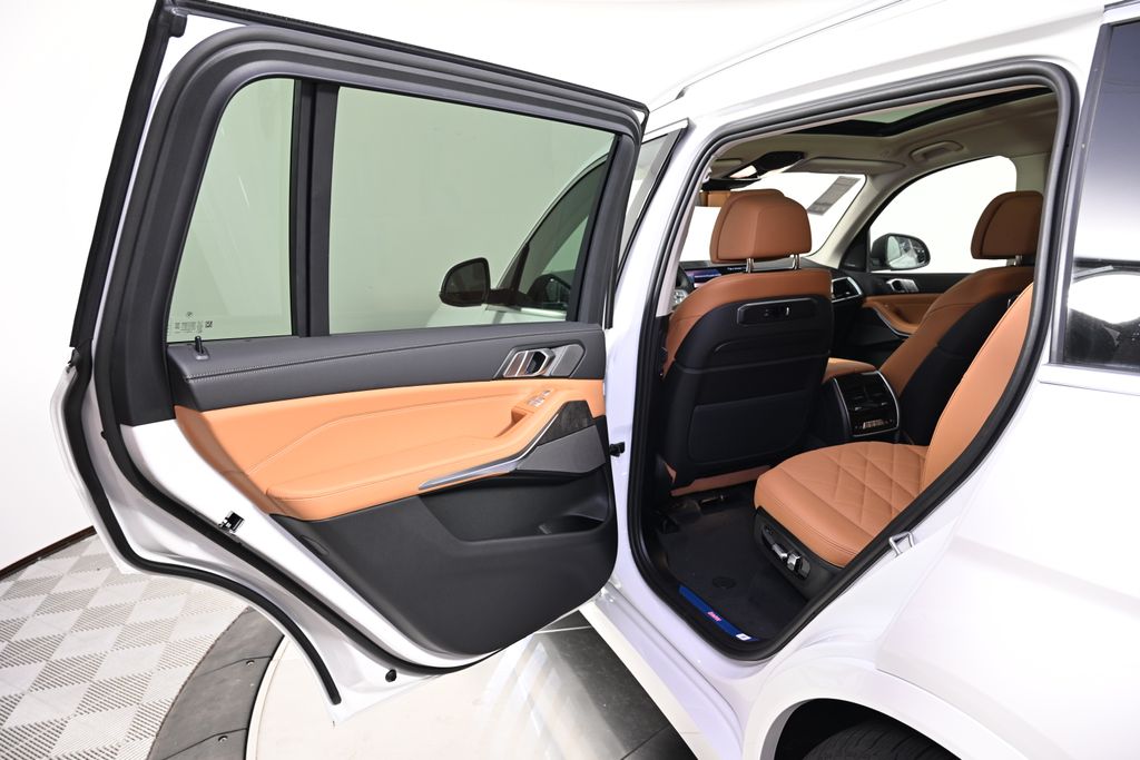 Thumbnail: 2026 BMW X7 - 23
