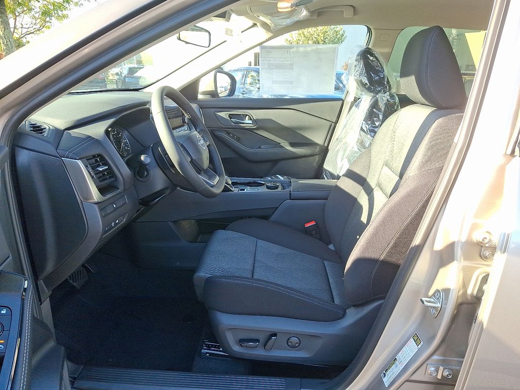 Thumbnail: 2026 Nissan Rogue - 5