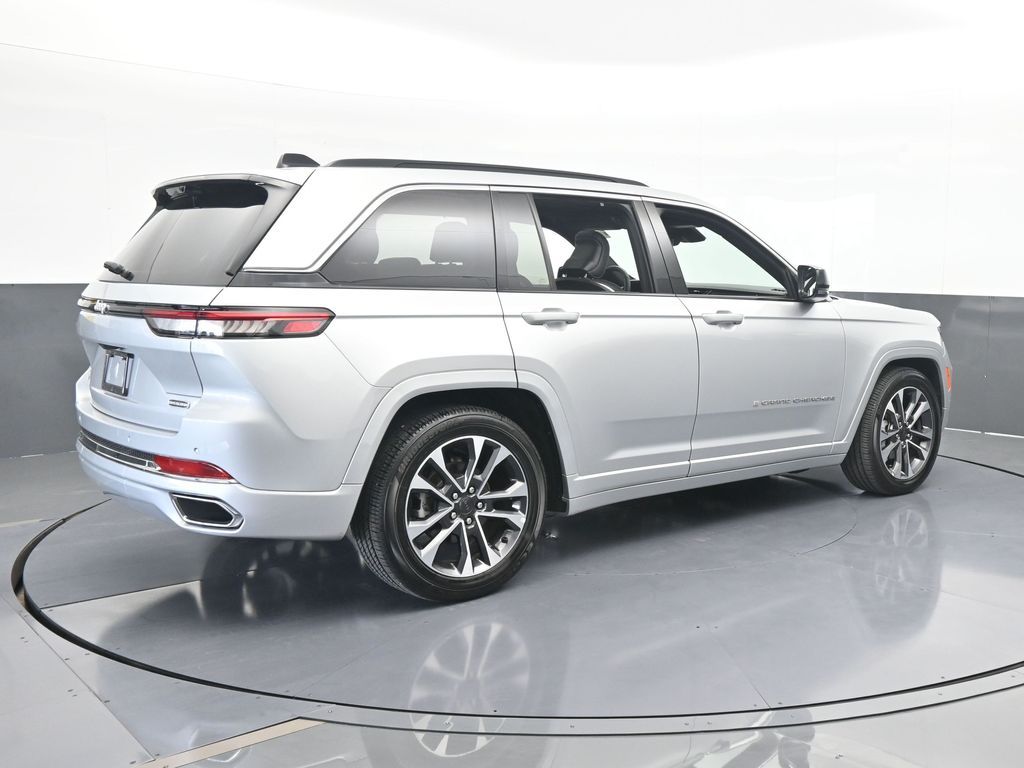 Used 2024 Silver Zynith Jeep Overland image 6