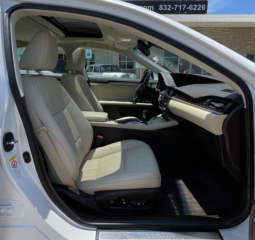 2018 Lexus ES 350 White at Emmons Autoplex