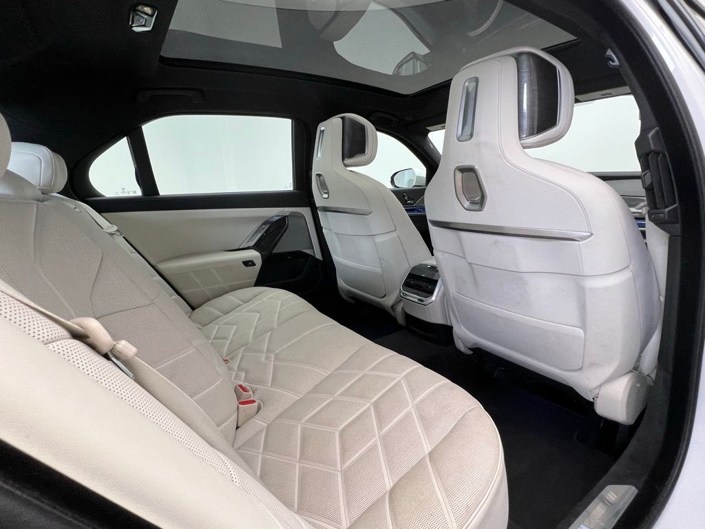 Thumbnail: 2024 BMW 7 Series - 8
