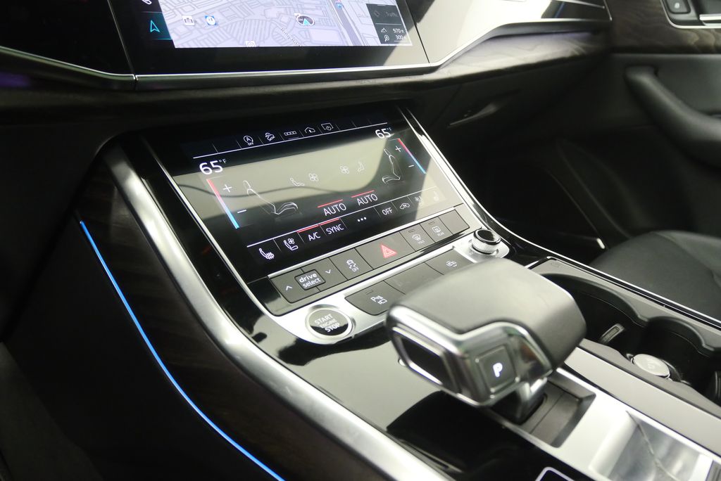 Thumbnail: 2021 Audi Q8 - 26