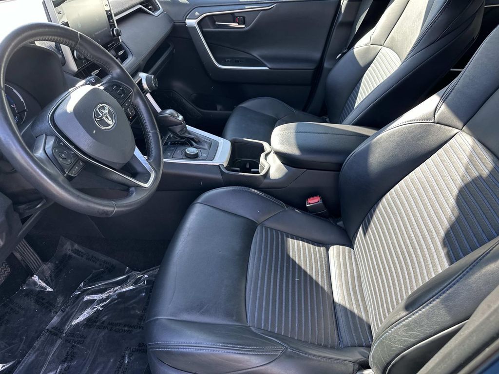 Thumbnail: 2022 Toyota RAV4 - 26