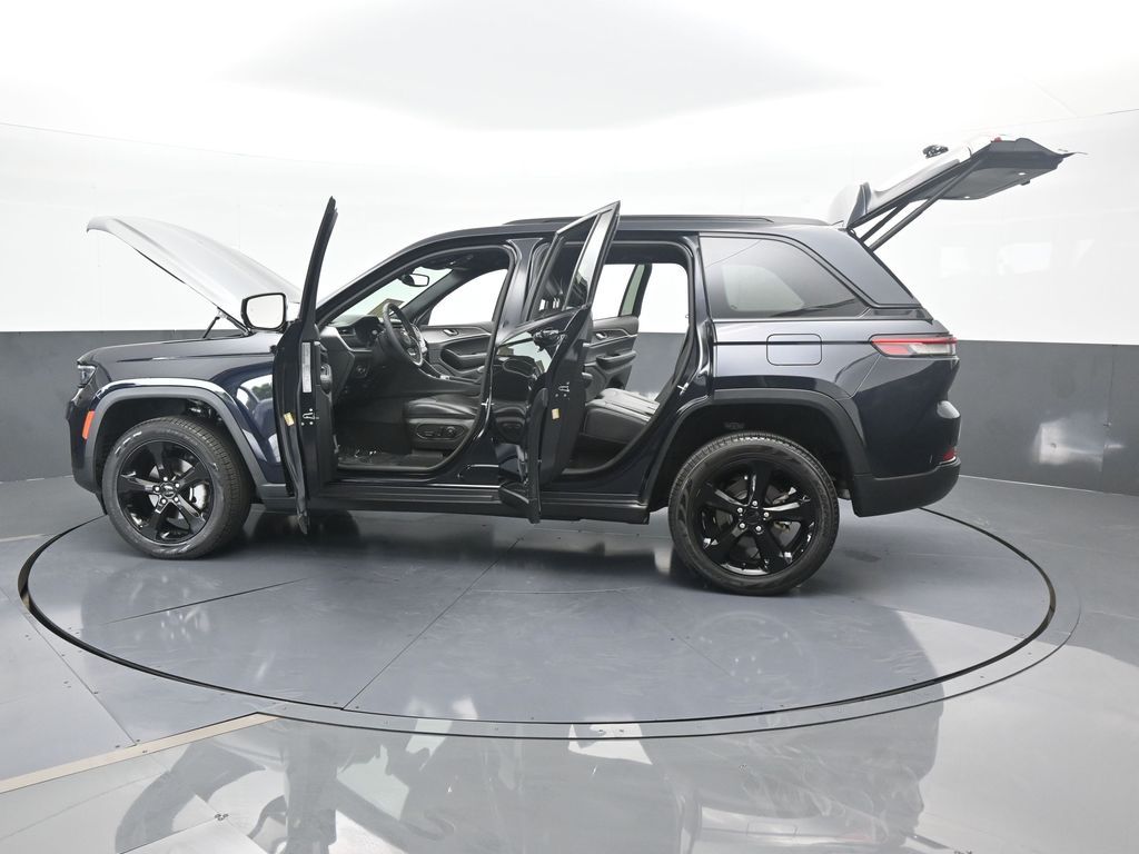 Used 2024 Midnight Sky Jeep Limited image 76