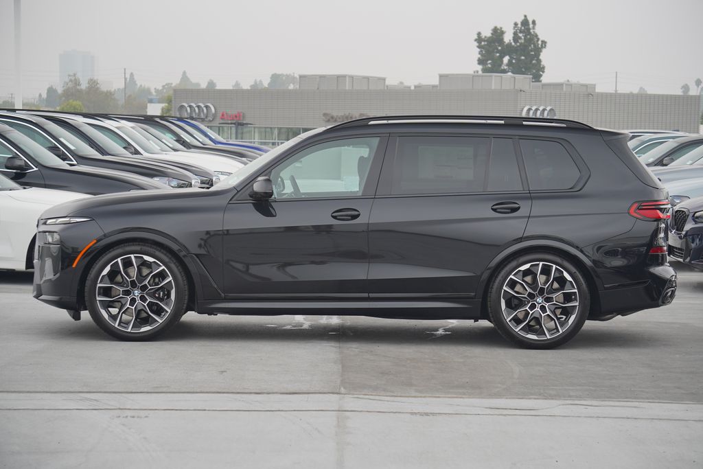 2025 BMW X7 M60i 4