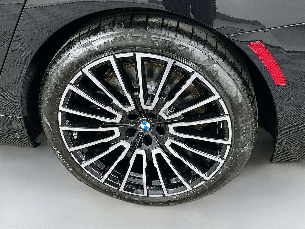 Thumbnail: 2026 BMW 7 Series - 23