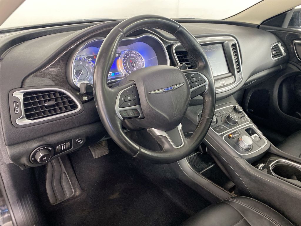 2016 Chrysler 200 C 10