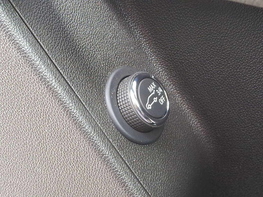 Thumbnail: 2025 Cadillac XT5 - 27