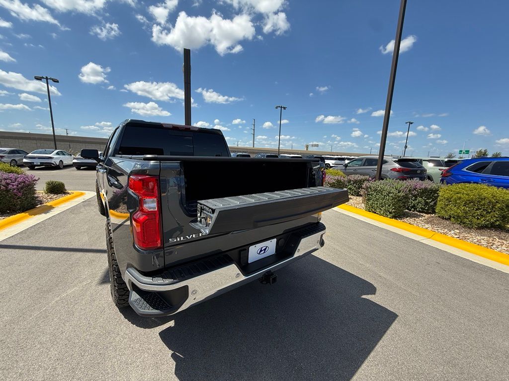 Thumbnail: 2021 Chevrolet Silverado 1500 - 13