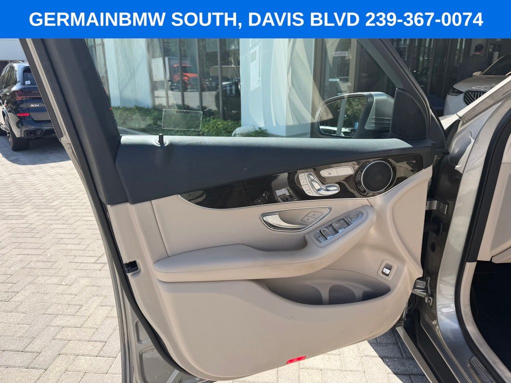 Used 2022  Mercedes-Benz GLC 300 image 18