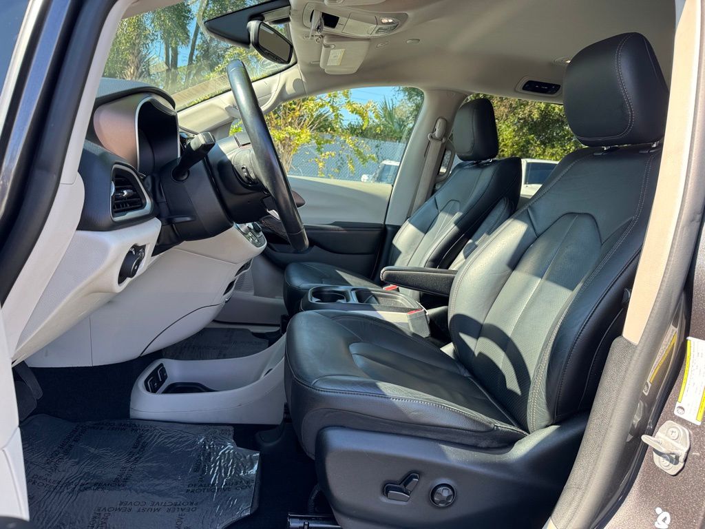 2019 Chrysler Pacifica Touring L 14