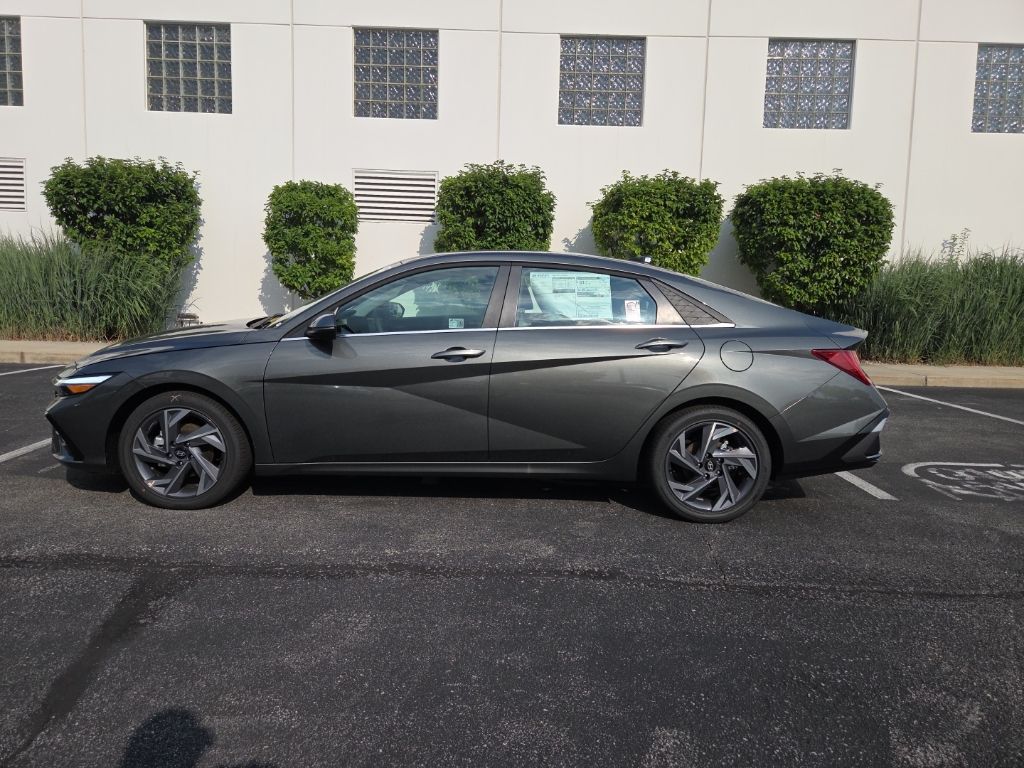 Thumbnail: 2025 Hyundai Elantra - 3