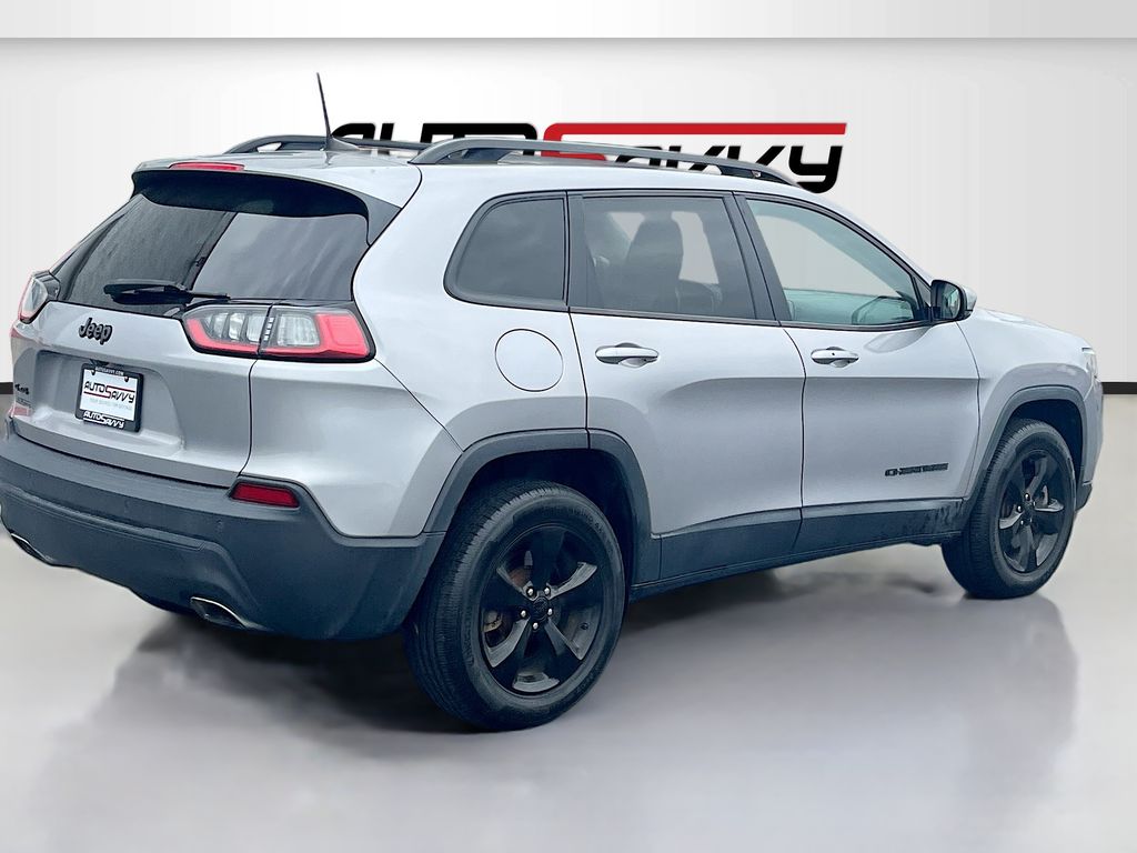 Used 2019 Silver Jeep Latitude Plus image 7
