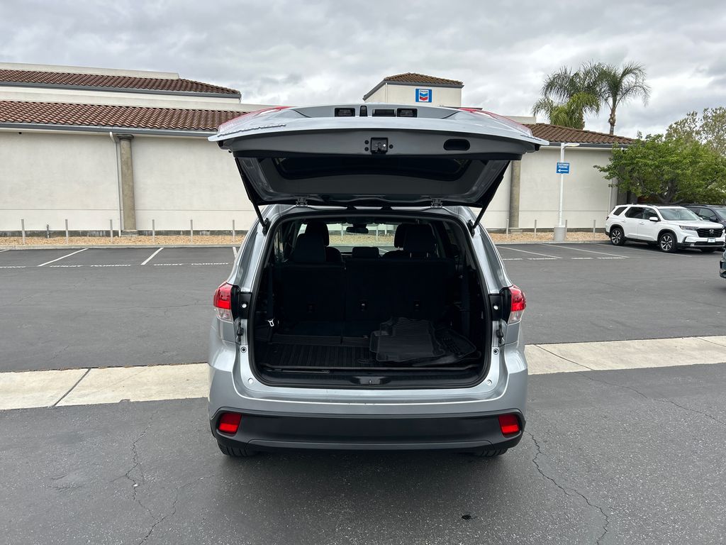 2017 Toyota Highlander LE 7
