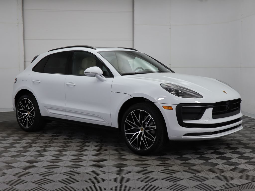 2025 Porsche Macan  3