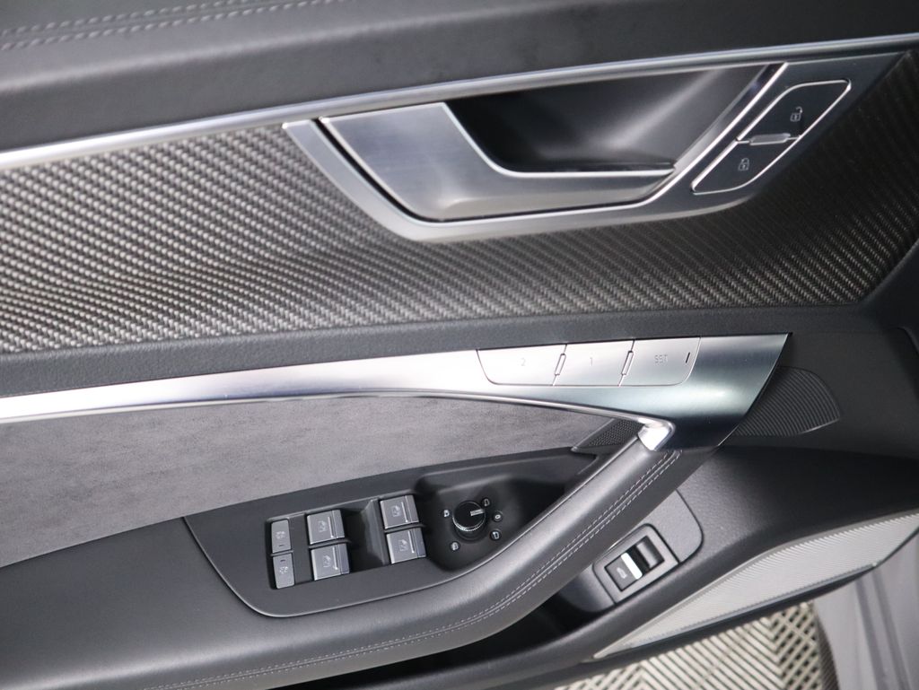 Thumbnail: 2022 Audi RS 6 - 24