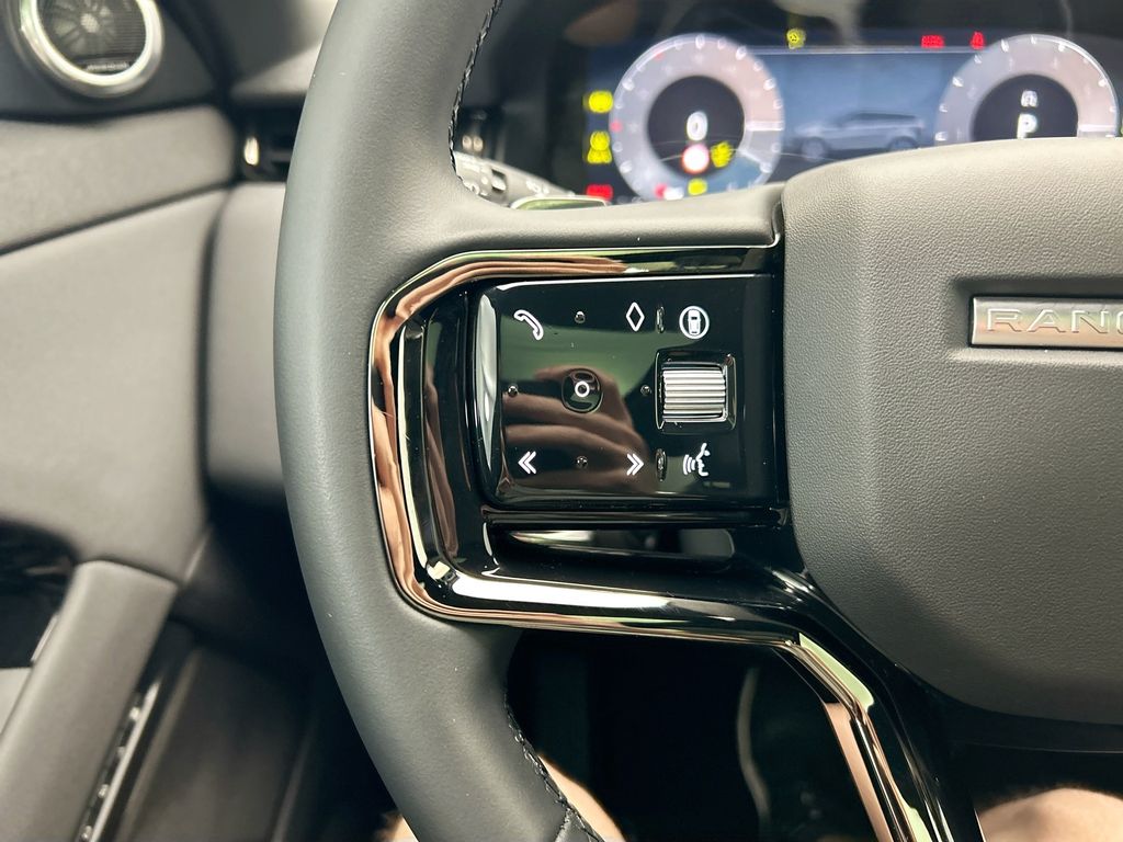Thumbnail: 2025 Land Rover Range Rover Evoque - 11