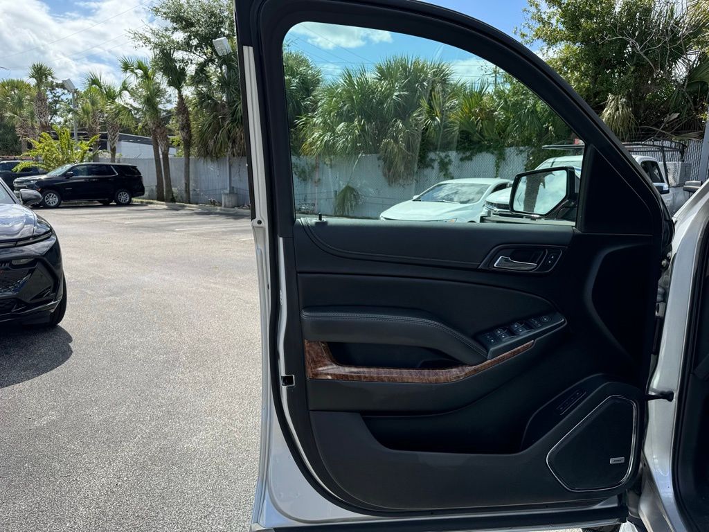 2020 Chevrolet Suburban Premier 32